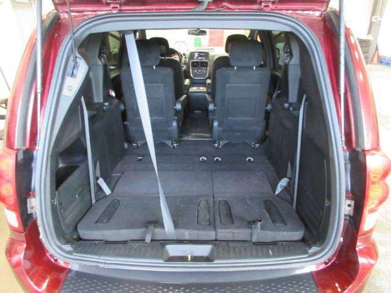 2017 Dodge Grand Caravan SXT, STOW-N-GO, ALLOYS, A/C, BT, CAMERA, 128K! Photo