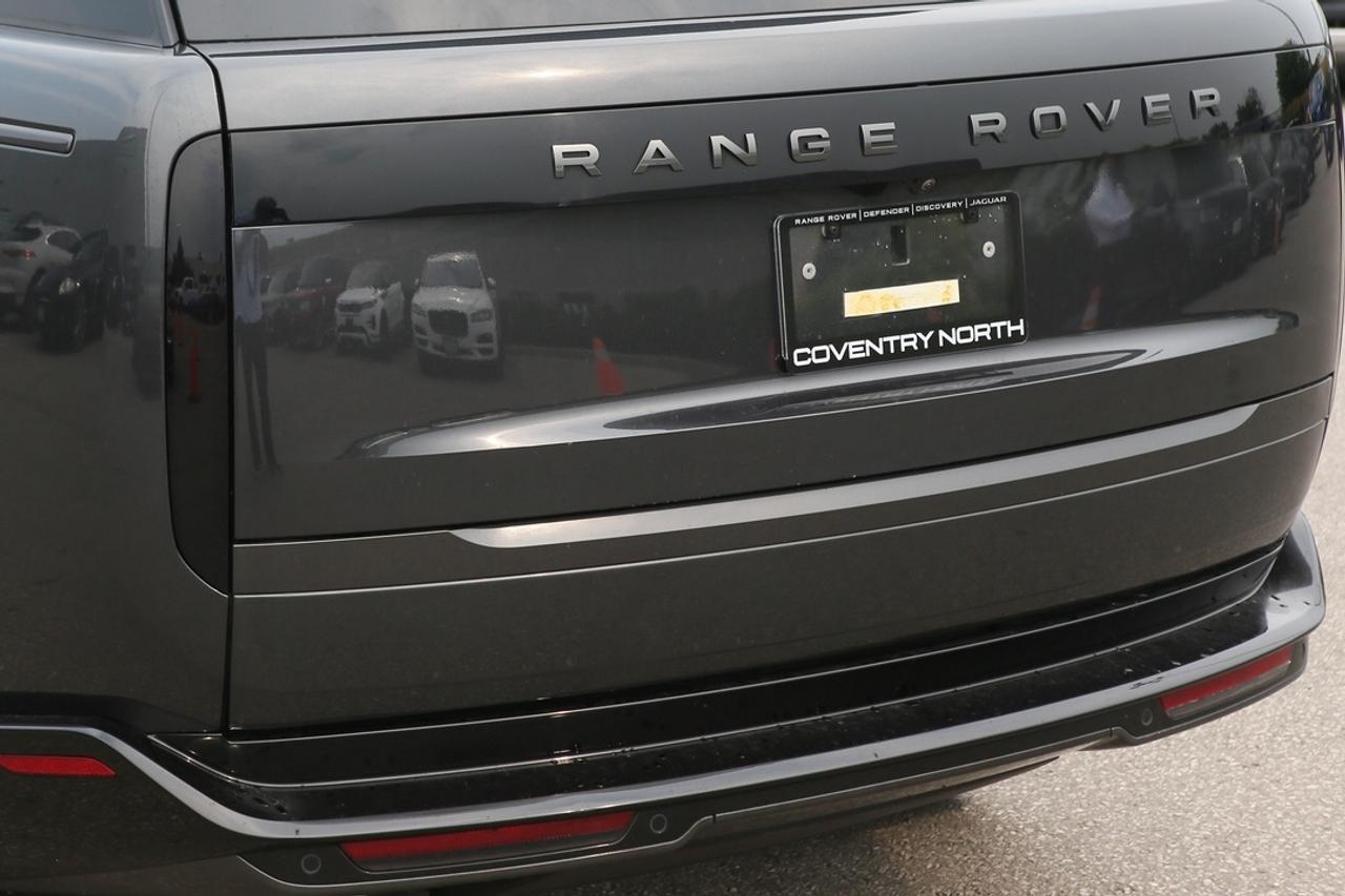 2025 Land Rover Range Rover SE 523 HP TWIN-TURBO V8   23 GLOSS BLACK WHEELS   SHADOW PACK   MERIDIAN 3D   SV BESPOKE INTERIOR Photo