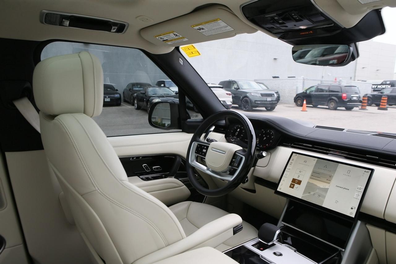 2025 Land Rover Range Rover SE 523 HP TWIN-TURBO V8   23 GLOSS BLACK WHEELS   SHADOW PACK   MERIDIAN 3D   SV BESPOKE INTERIOR Photo