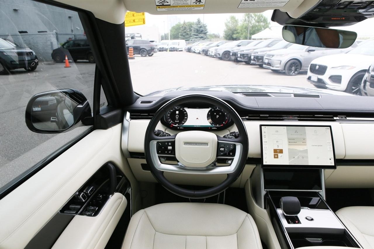 2025 Land Rover Range Rover SE 523 HP TWIN-TURBO V8   23 GLOSS BLACK WHEELS   SHADOW PACK   MERIDIAN 3D   SV BESPOKE INTERIOR Photo