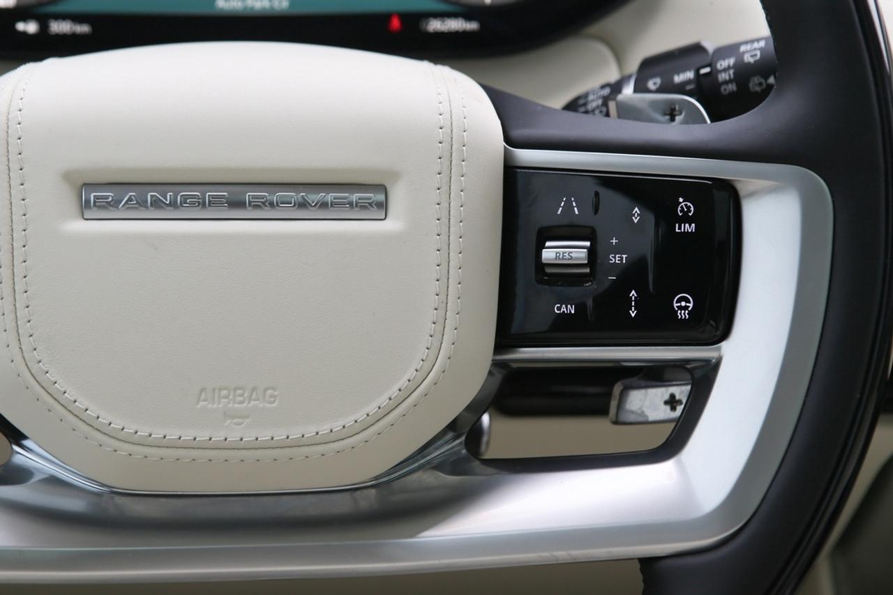 2025 Land Rover Range Rover SE 523 HP TWIN-TURBO V8   23 GLOSS BLACK WHEELS   SHADOW PACK   MERIDIAN 3D   SV BESPOKE INTERIOR Photo