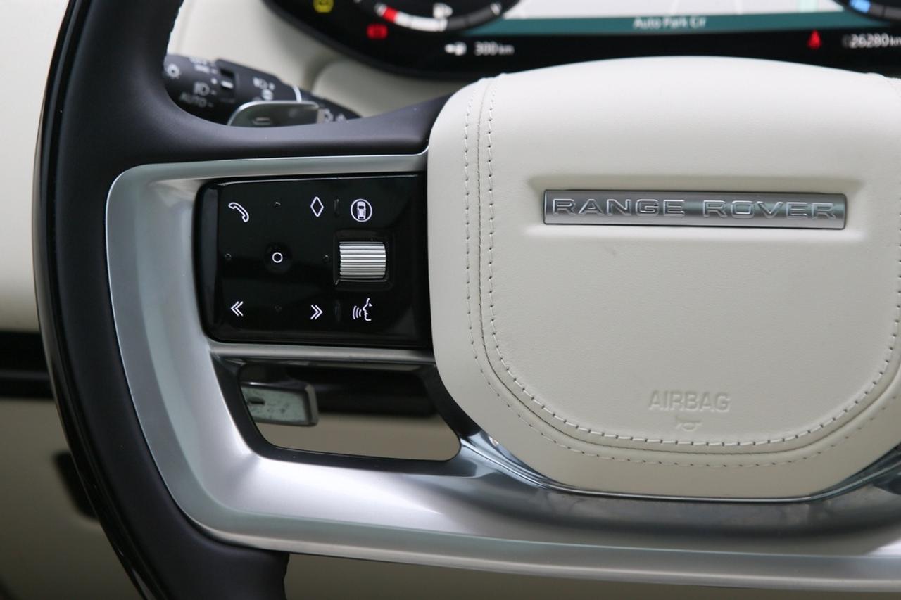 2025 Land Rover Range Rover SE 523 HP TWIN-TURBO V8   23 GLOSS BLACK WHEELS   SHADOW PACK   MERIDIAN 3D   SV BESPOKE INTERIOR Photo