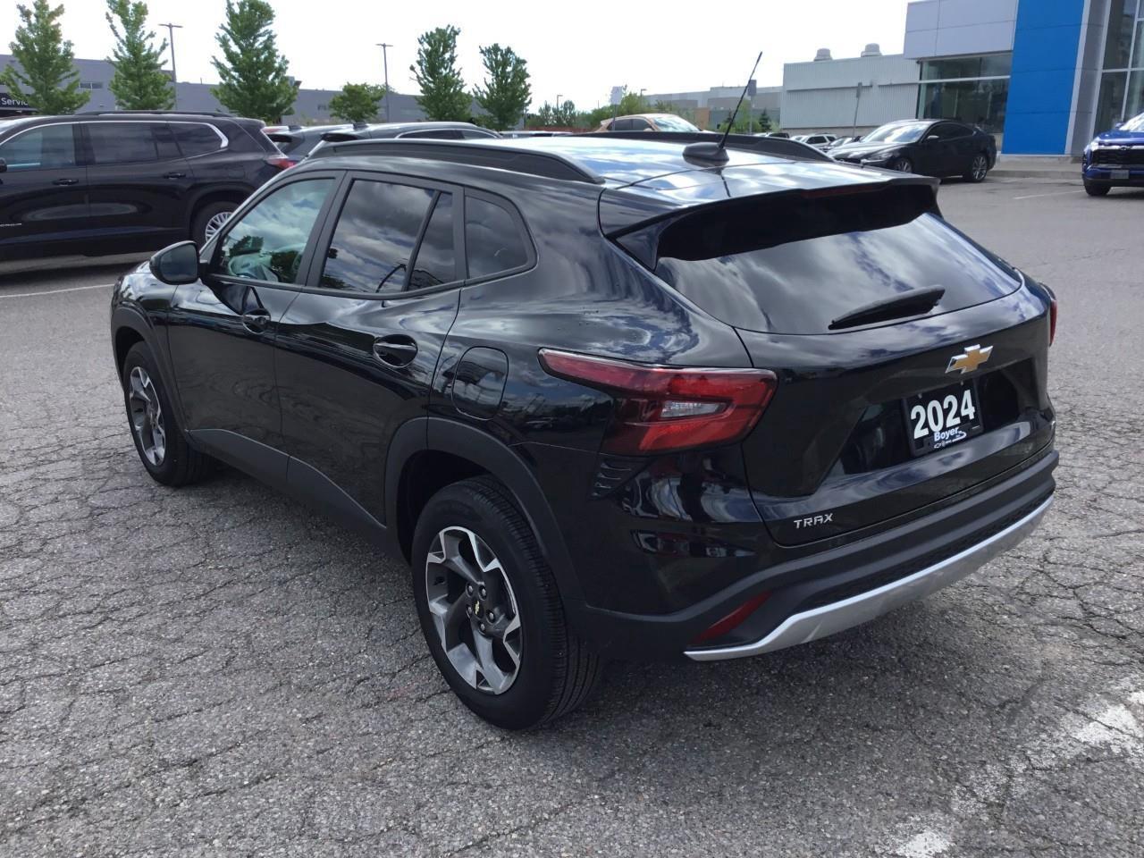 2024 Chevrolet Trax LT Photo2