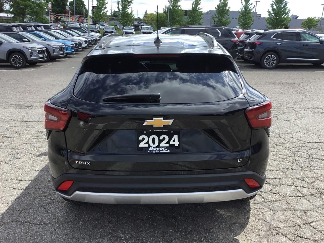 2024 Chevrolet Trax LT Photo3