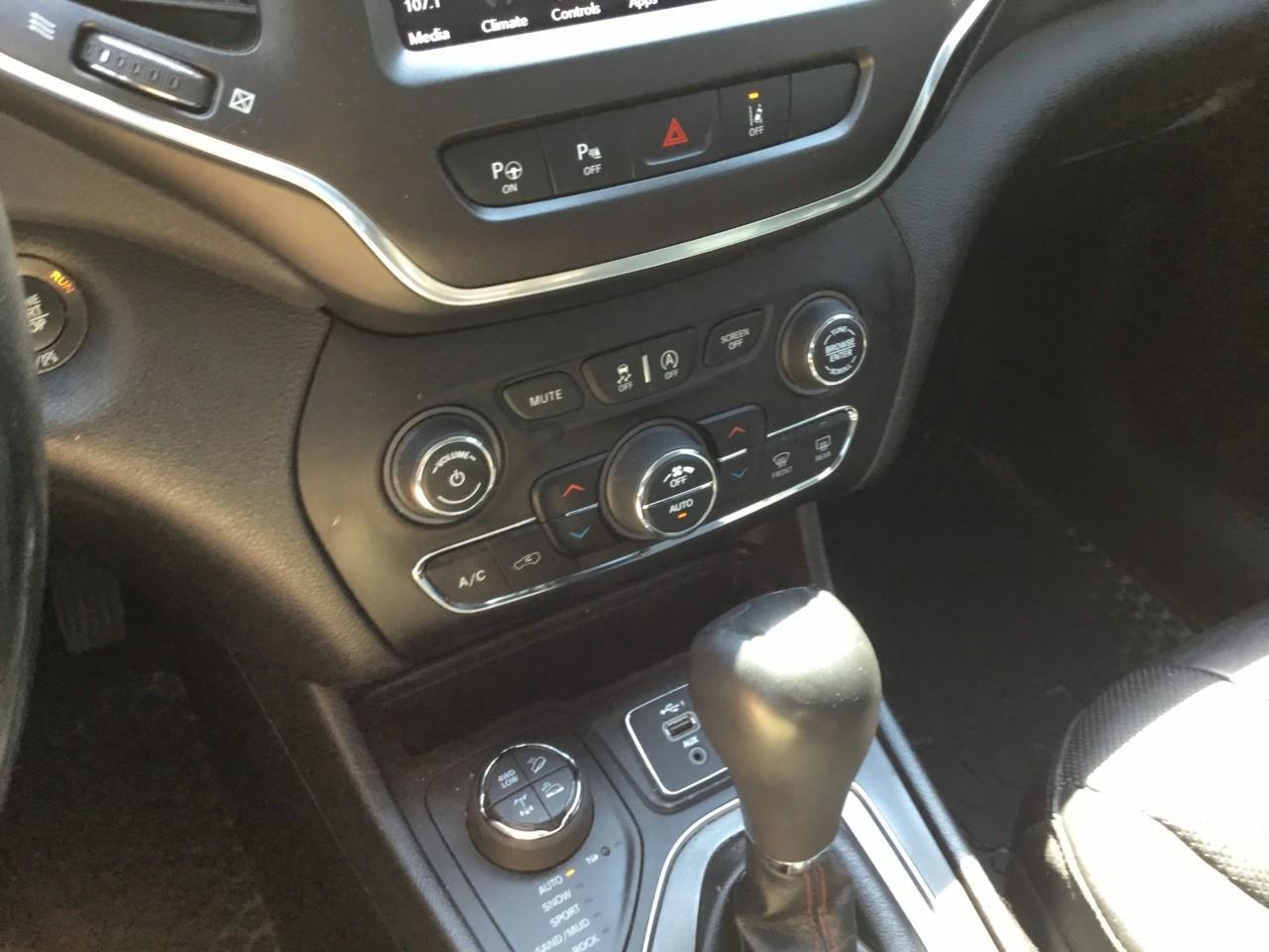 2021 Jeep Cherokee Trailhawk Photo