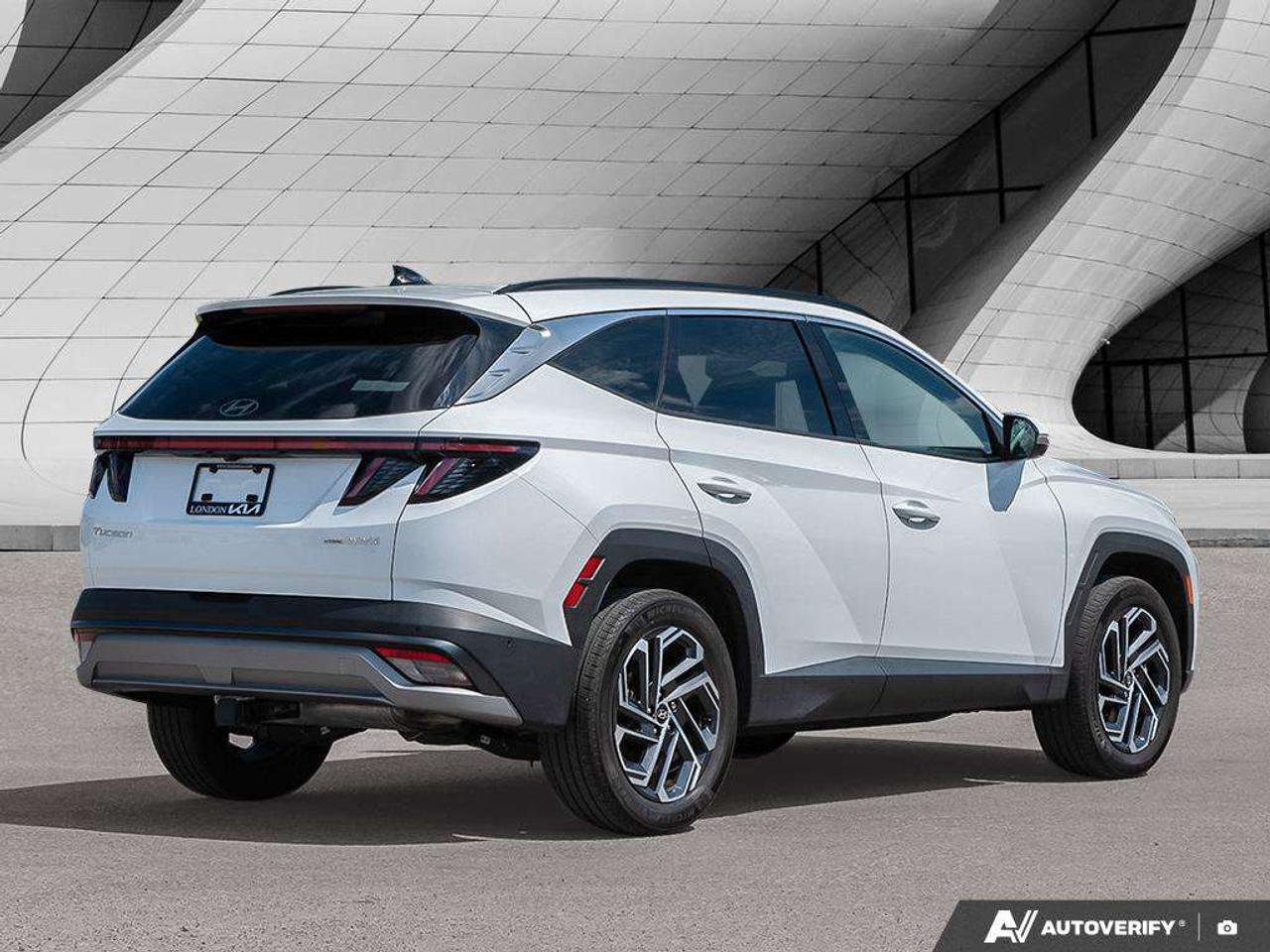 2025 Hyundai Tucson Ultimate   AWD   Leather   Sunroof   Heated & Cooled Seats   Heated Steering Wheel   Apple CarPlay Photo