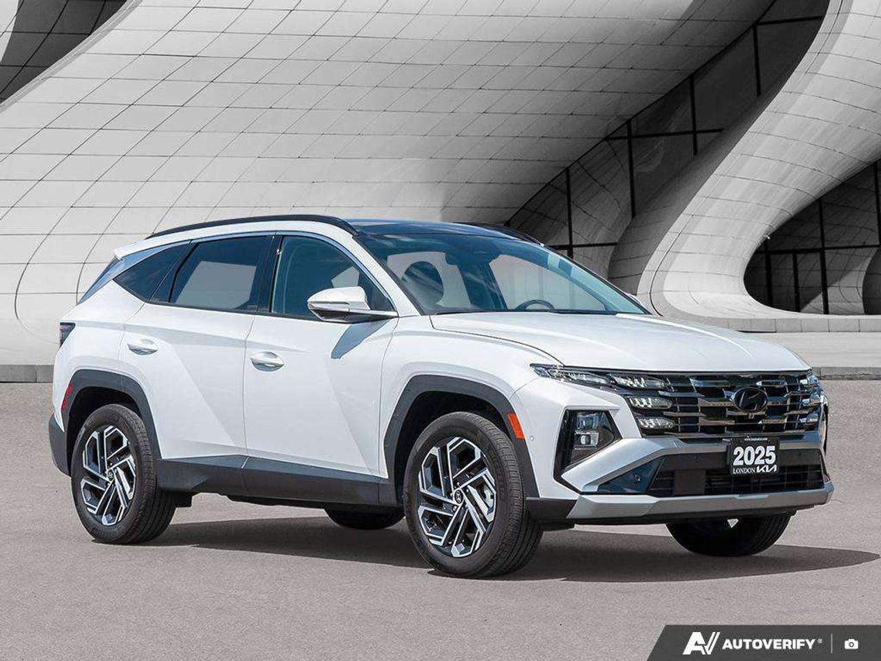 2025 Hyundai Tucson Ultimate   AWD   Leather   Sunroof   Heated & Cooled Seats   Heated Steering Wheel   Apple CarPlay Photo