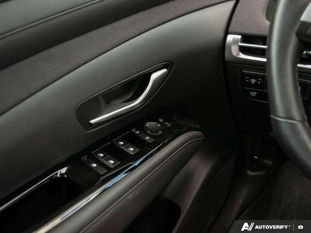 2025 Hyundai Tucson Ultimate   AWD   Leather   Sunroof   Heated & Cooled Seats   Heated Steering Wheel   Apple CarPlay Photo