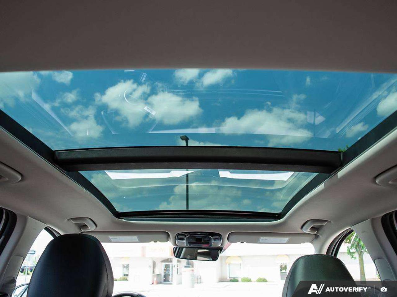 2025 Hyundai Tucson Ultimate   AWD   Leather   Sunroof   Heated & Cooled Seats   Heated Steering Wheel   Apple CarPlay Photo