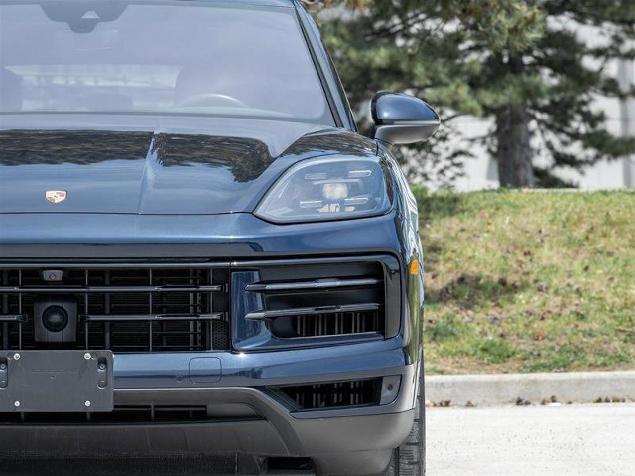 2024 Porsche Cayenne AWD Premium Pkg Plus Sport Tailpipes in Dark Bronz Photo