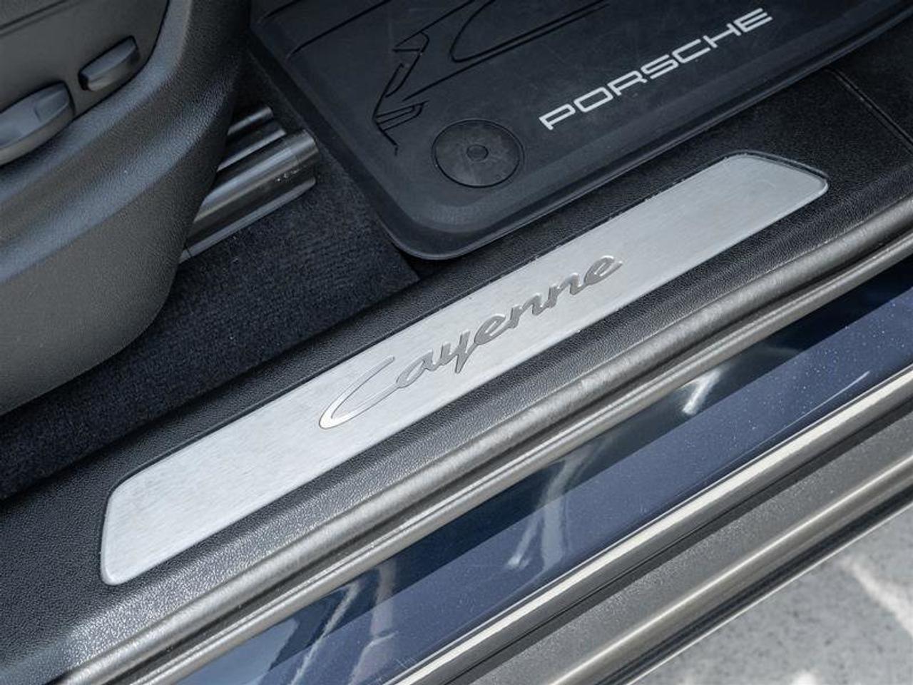 2024 Porsche Cayenne AWD Premium Pkg Plus Sport Tailpipes in Dark Bronz Photo