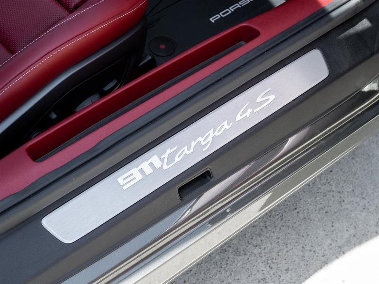 2022 Porsche 911 Targa 4S Premium Pkg Sport Pkg SportDesign Pkg 20/ Photo