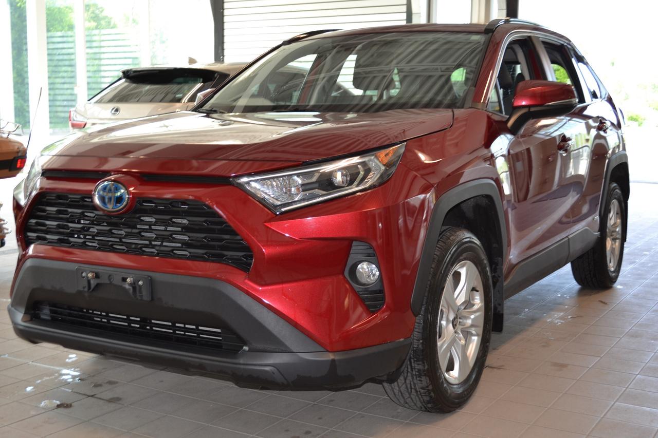 2021 Toyota RAV4 Hybrid XLE Photo0