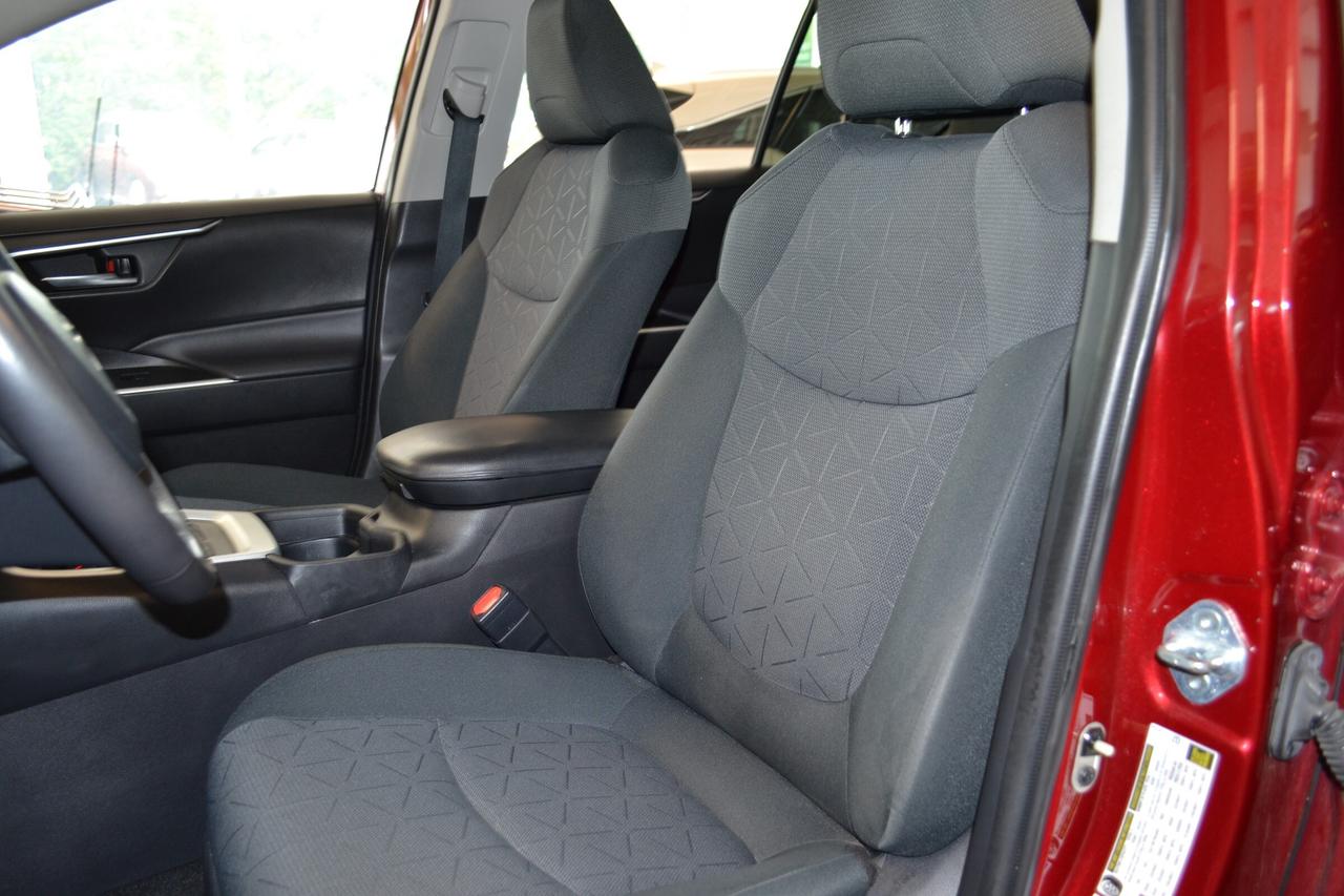 2021 Toyota RAV4 Hybrid XLE Photo