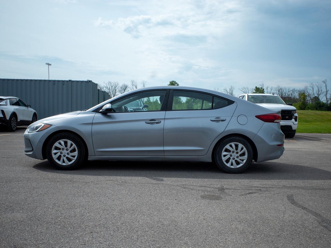 2017 Hyundai Elantra L- Fuel Efficiency 6L/100km Photo