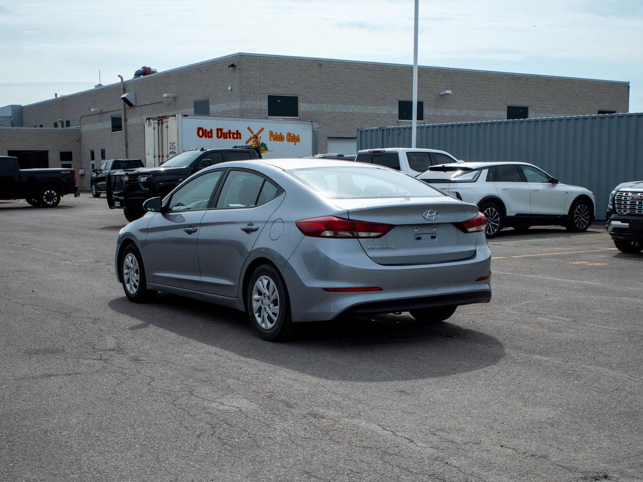 2017 Hyundai Elantra L- Fuel Efficiency 6L/100km Photo