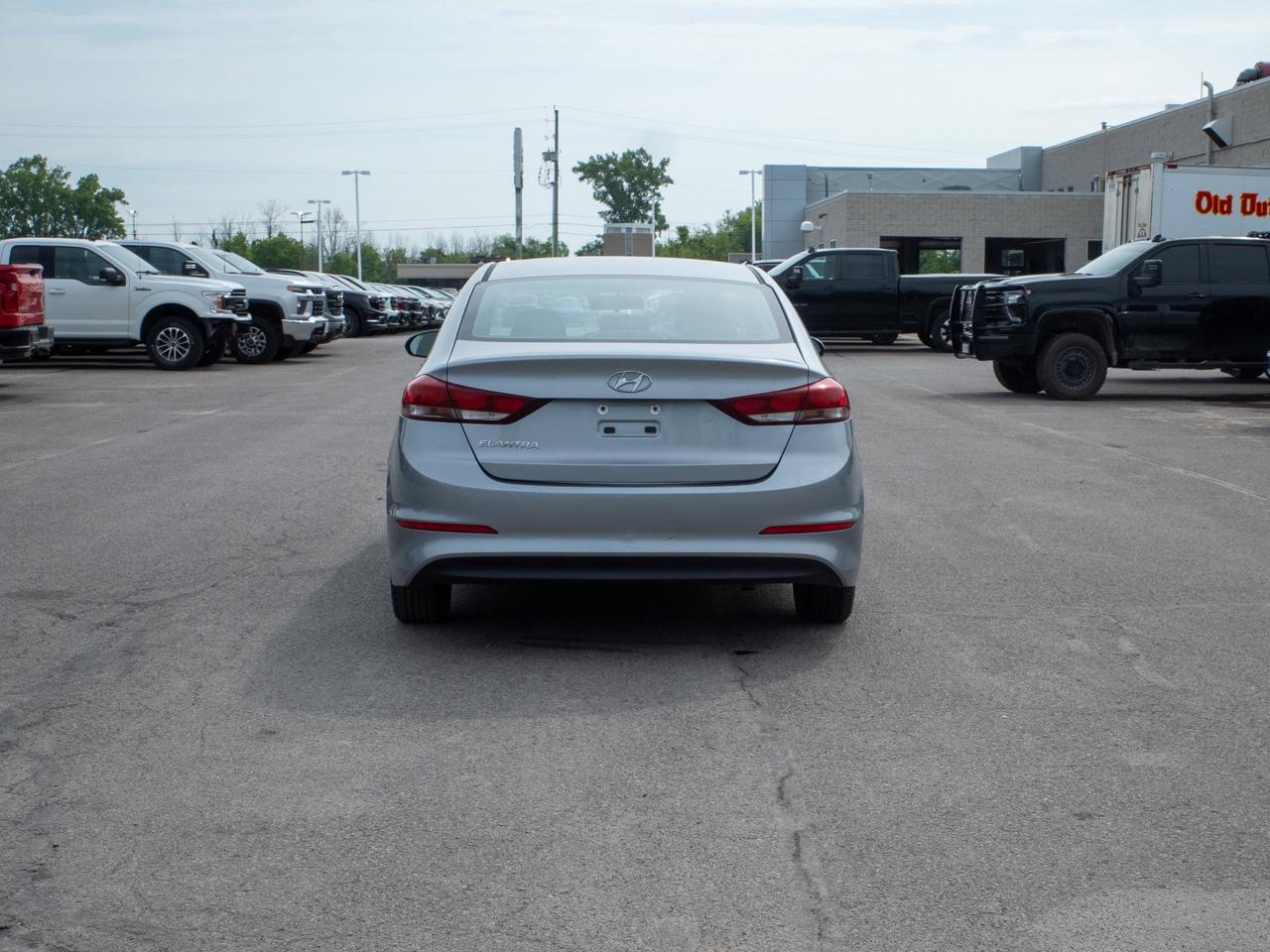 2017 Hyundai Elantra L- Fuel Efficiency 6L/100km Photo