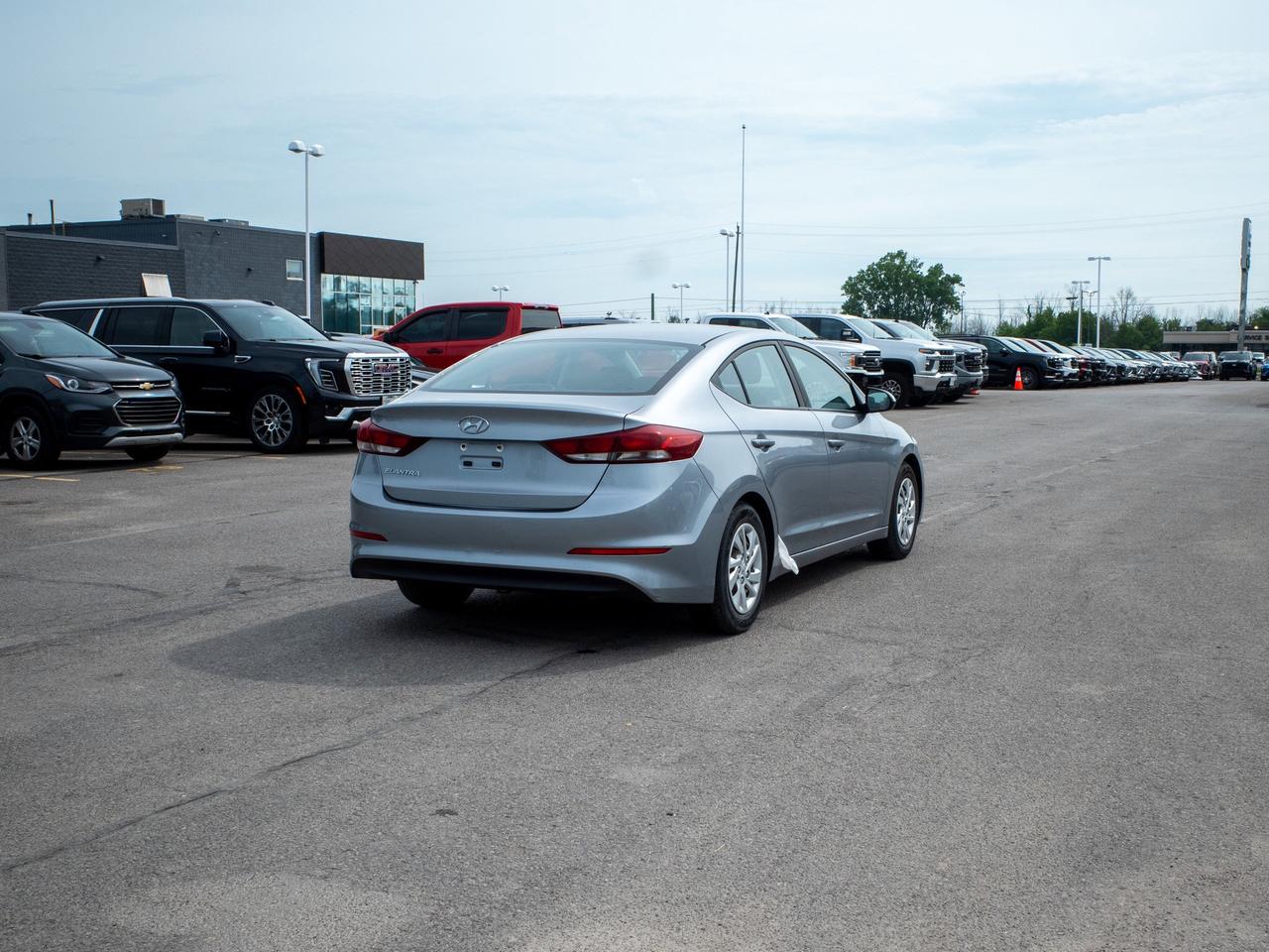 2017 Hyundai Elantra L- Fuel Efficiency 6L/100km Photo