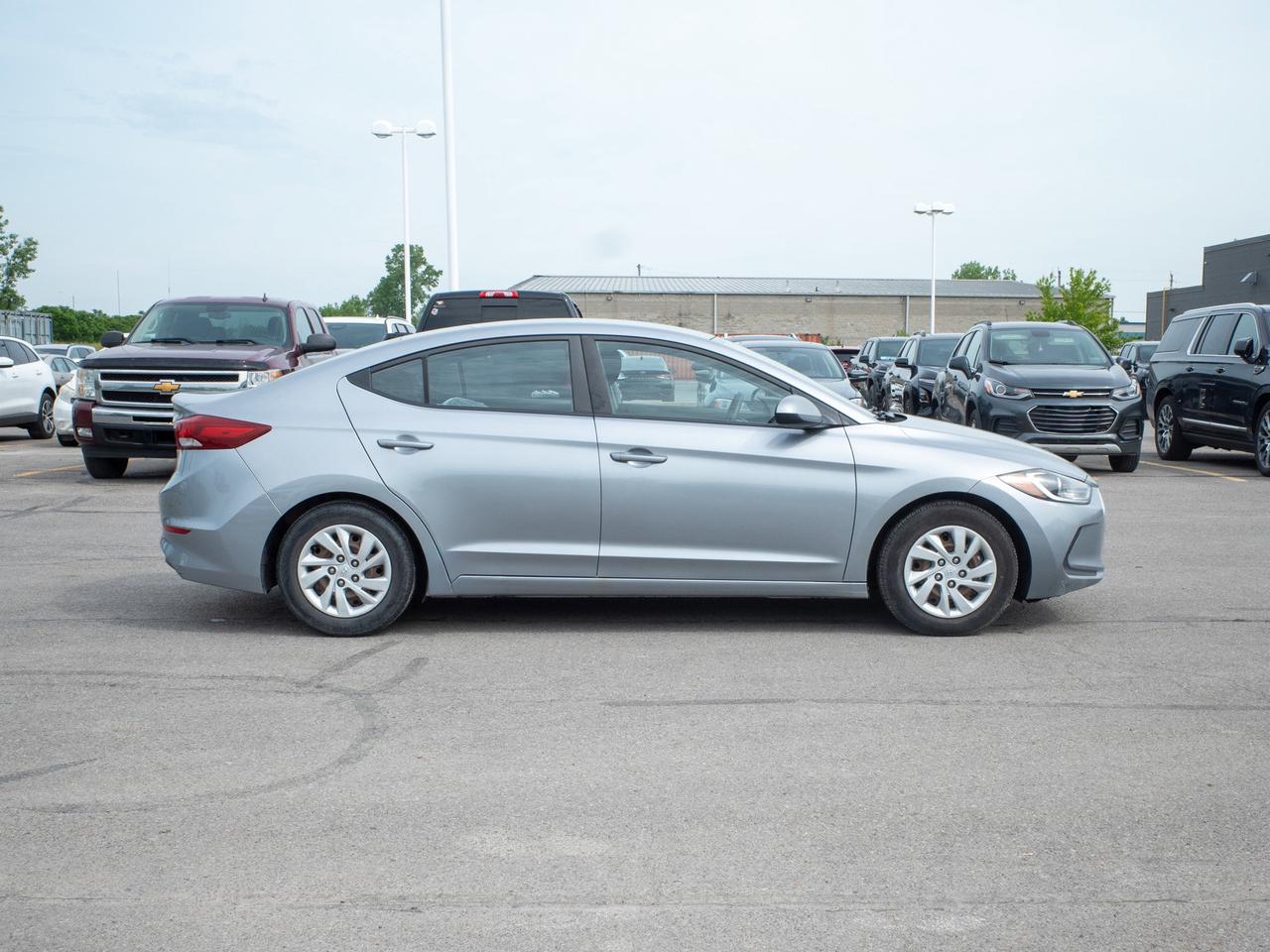 2017 Hyundai Elantra L- Fuel Efficiency 6L/100km Photo