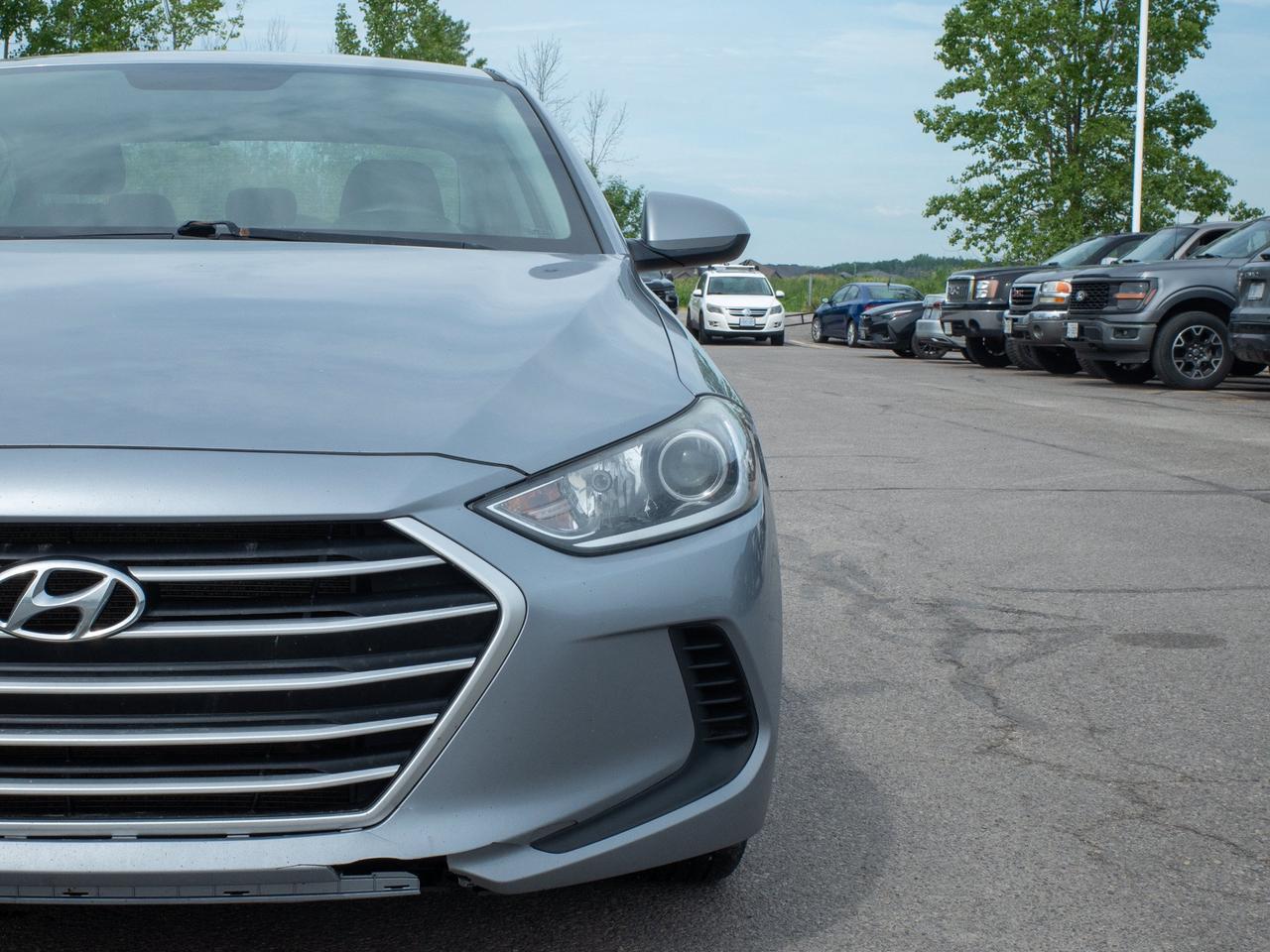 2017 Hyundai Elantra L- Fuel Efficiency 6L/100km Photo
