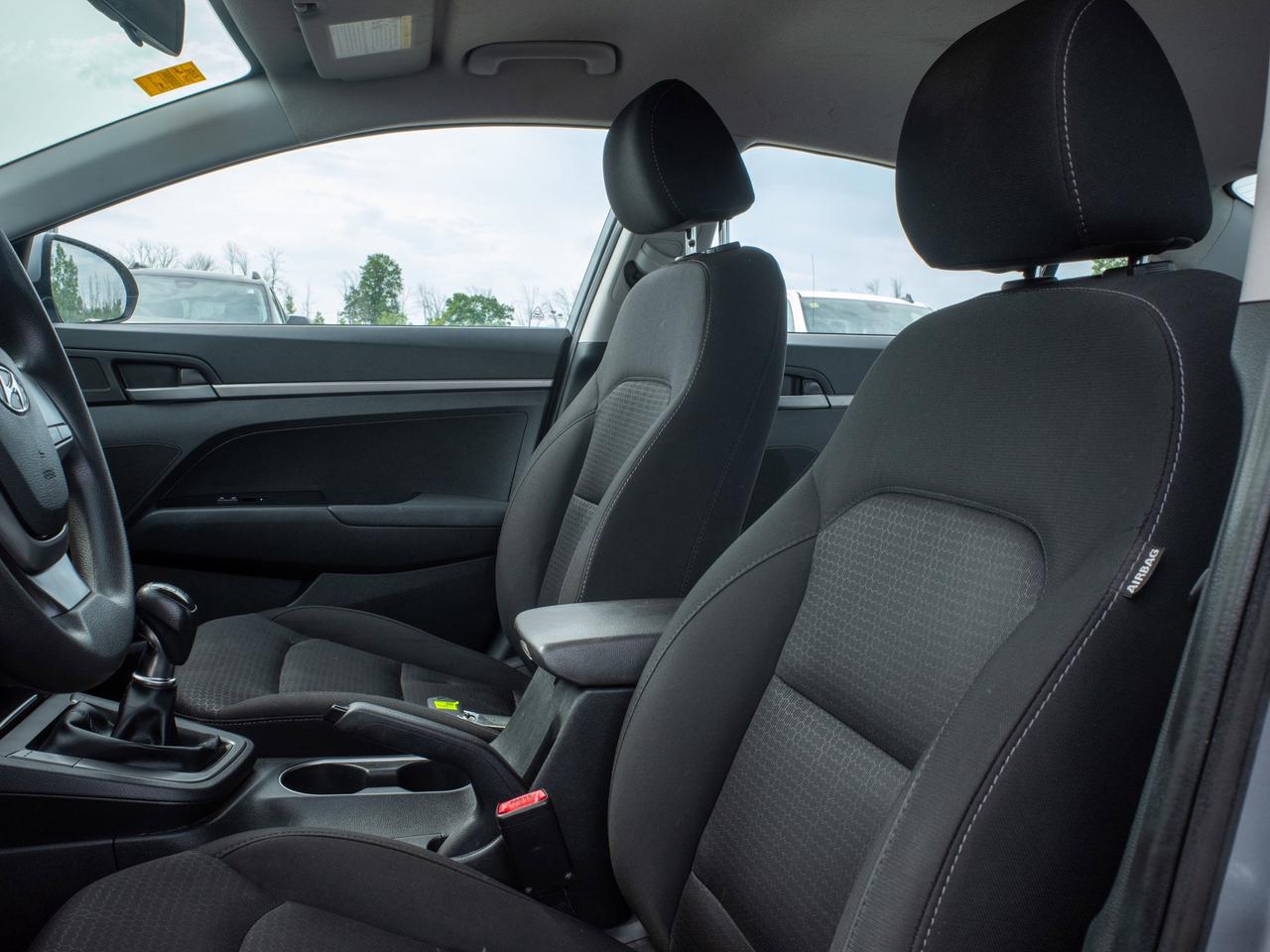 2017 Hyundai Elantra L- Fuel Efficiency 6L/100km Photo