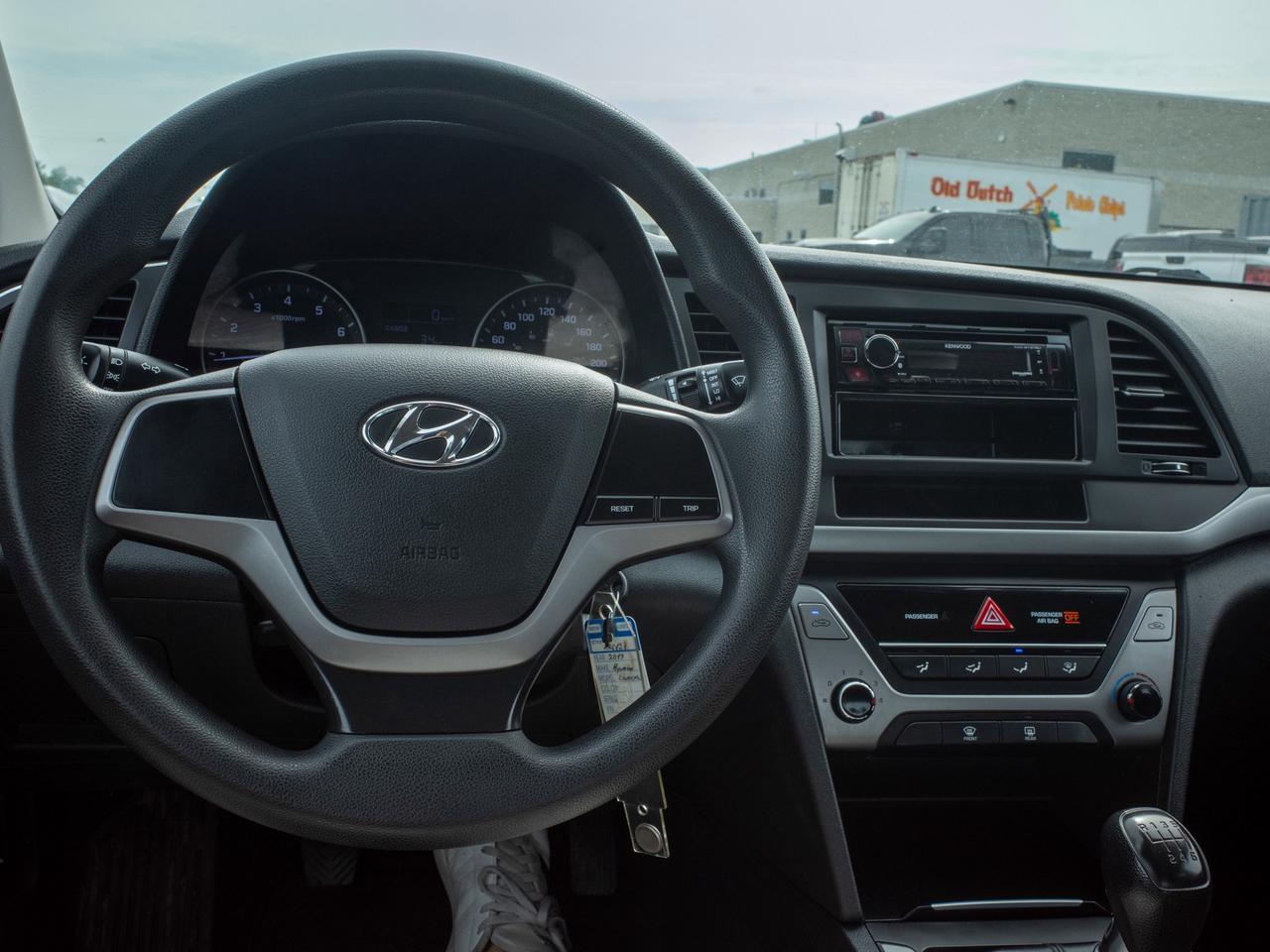 2017 Hyundai Elantra L- Fuel Efficiency 6L/100km Photo