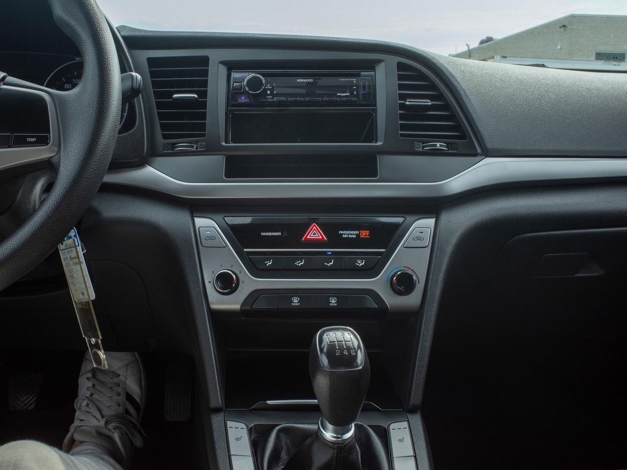 2017 Hyundai Elantra L- Fuel Efficiency 6L/100km Photo