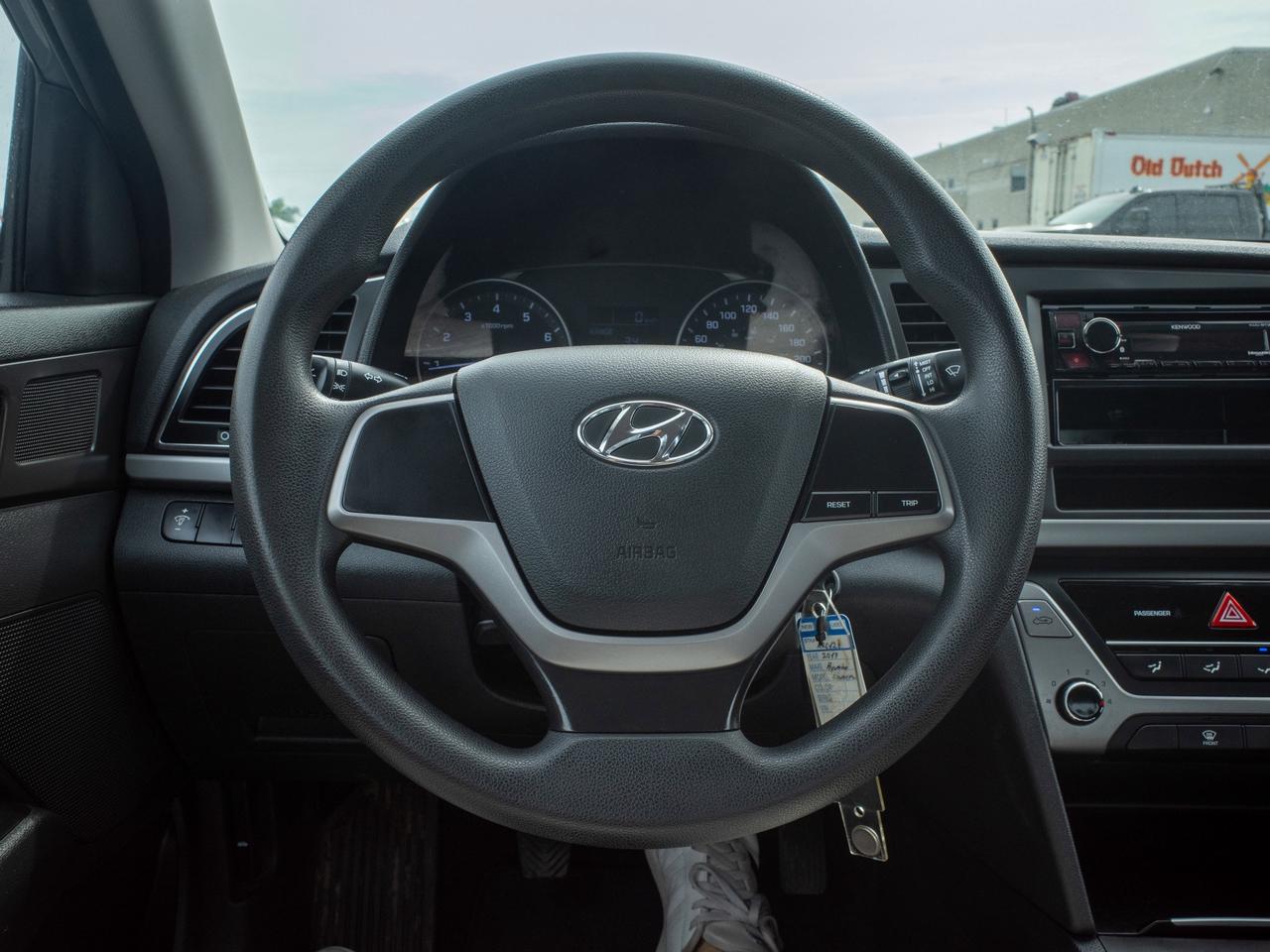 2017 Hyundai Elantra L- Fuel Efficiency 6L/100km Photo
