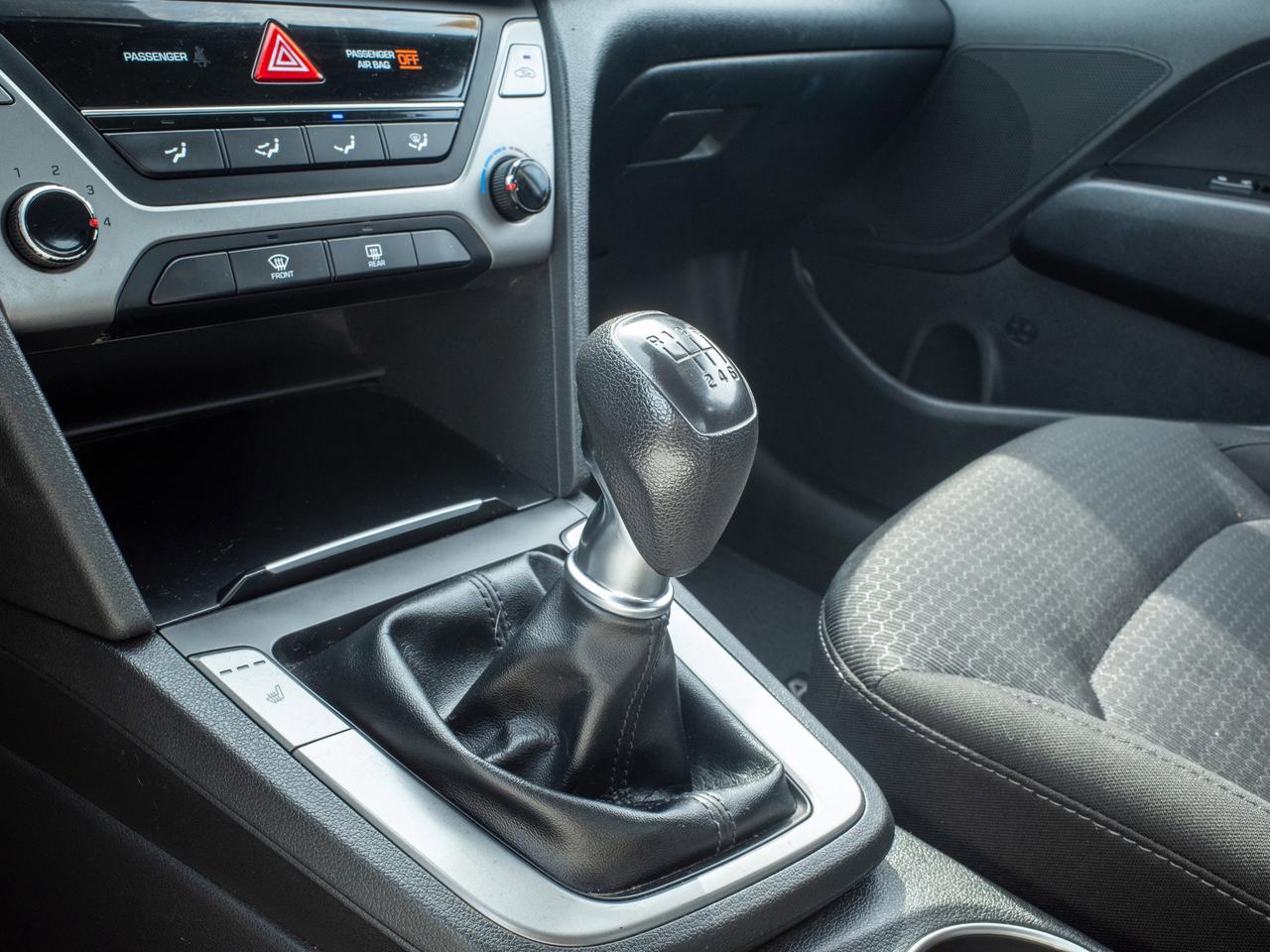 2017 Hyundai Elantra L- Fuel Efficiency 6L/100km Photo