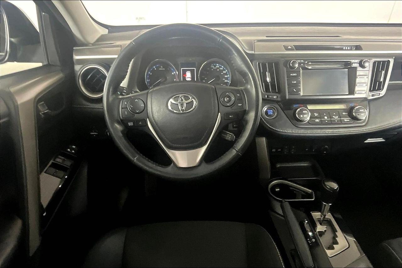 2018 Toyota RAV4 AWD XLE Photo