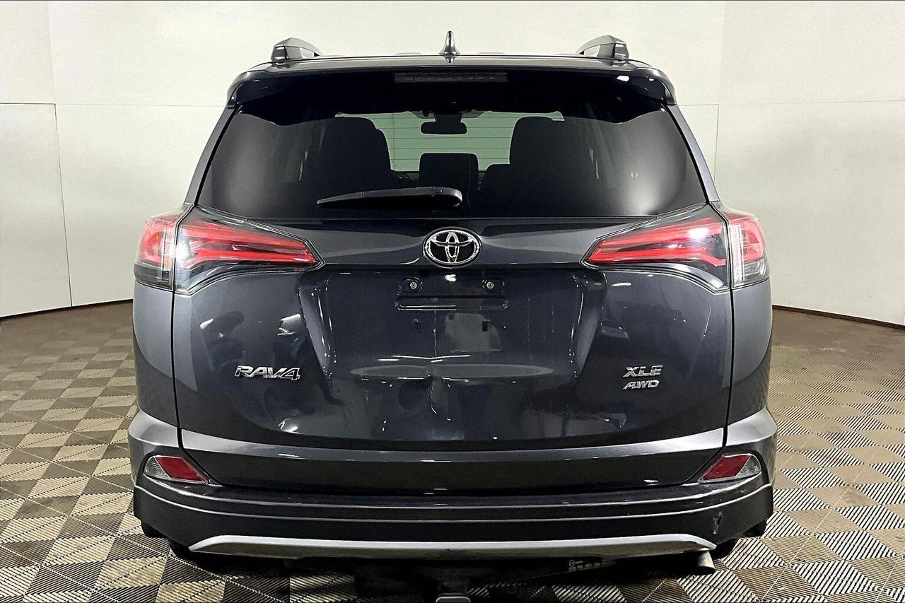 2018 Toyota RAV4 AWD XLE Photo