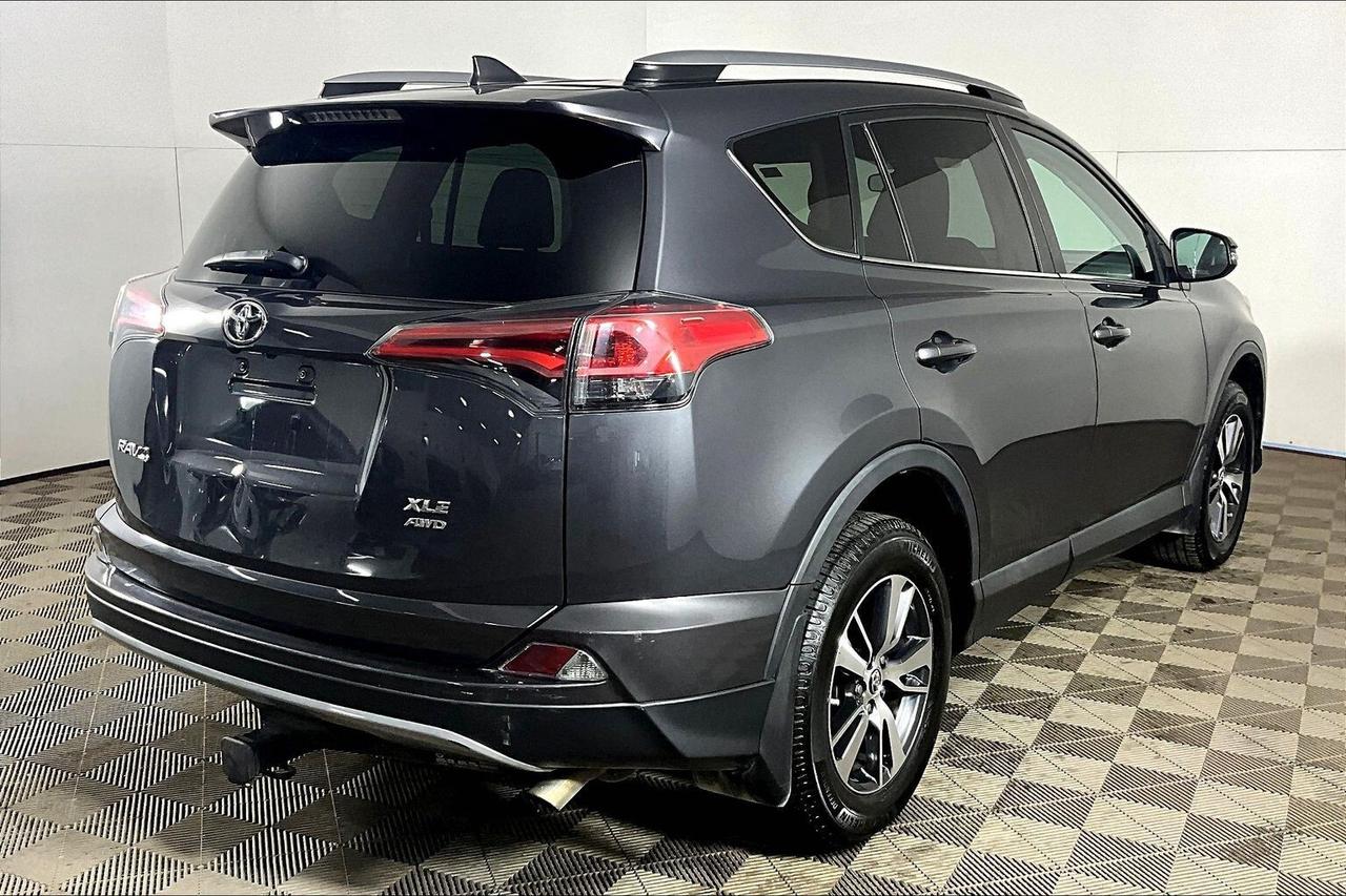 2018 Toyota RAV4 AWD XLE Photo