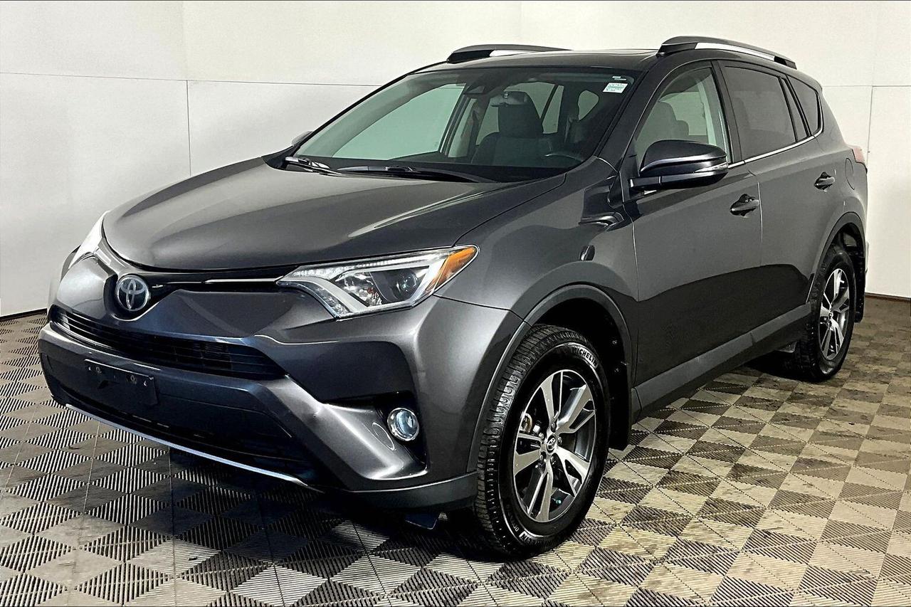 2018 Toyota RAV4 AWD XLE Photo0