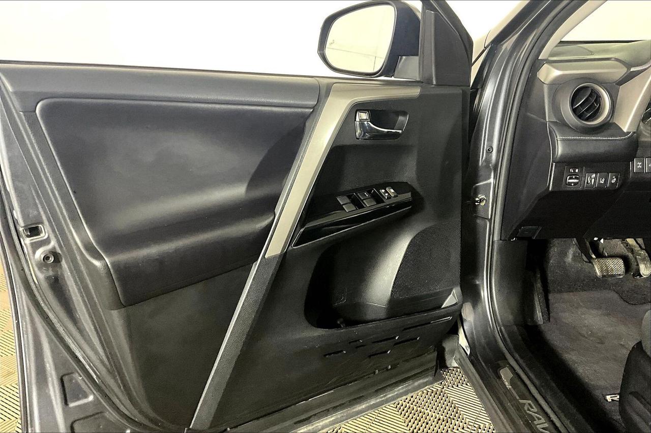 2018 Toyota RAV4 AWD XLE Photo