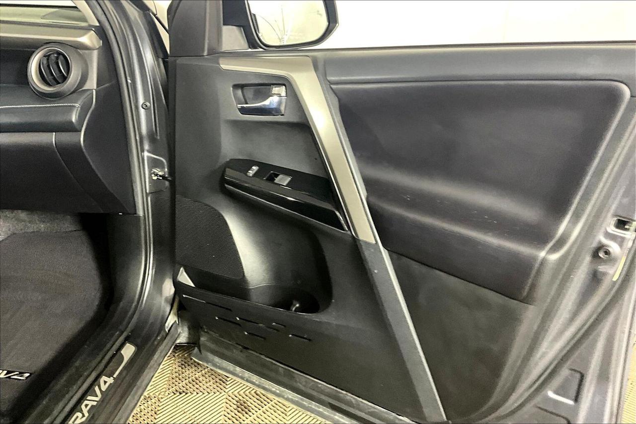 2018 Toyota RAV4 AWD XLE Photo