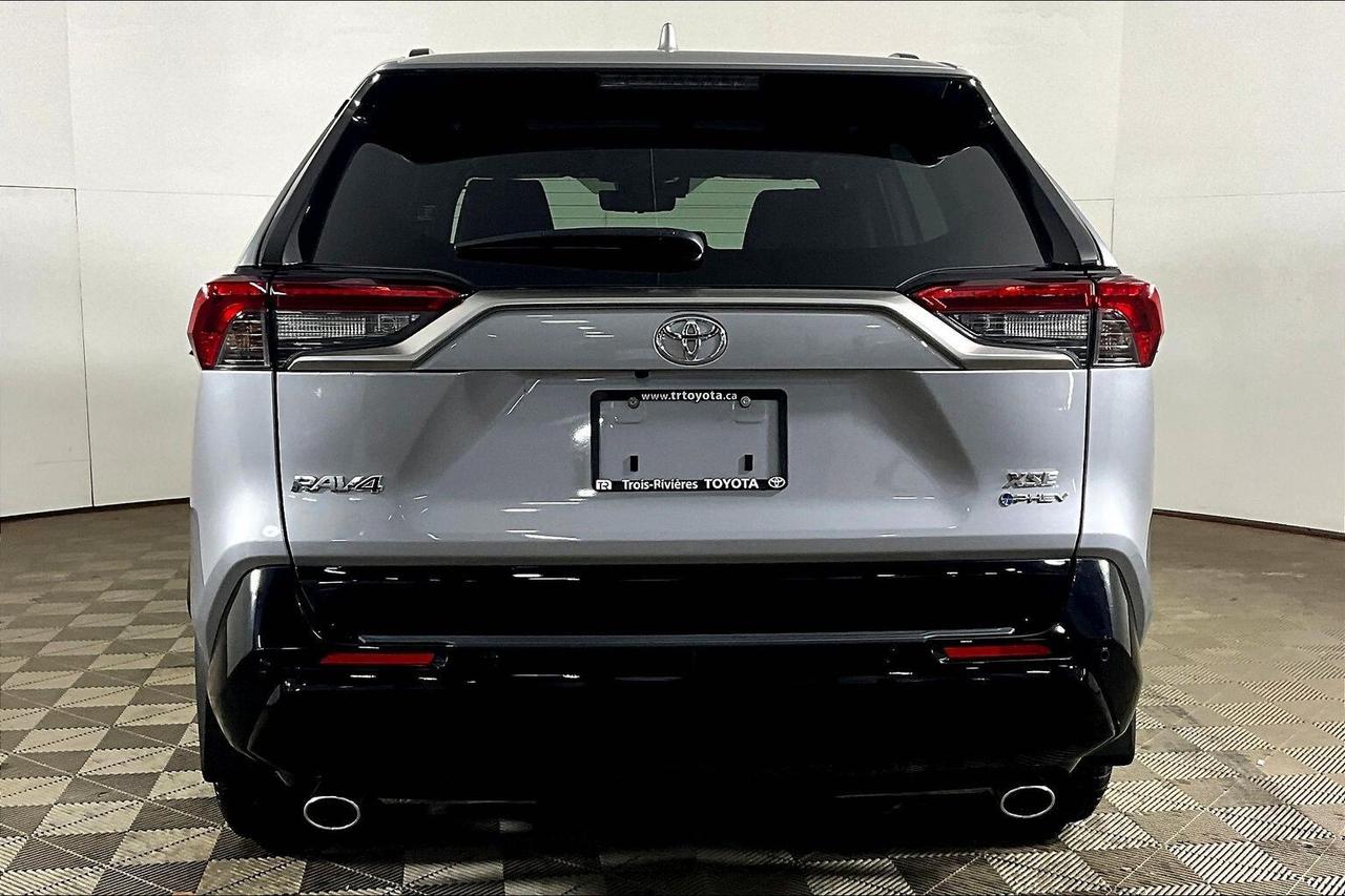 2025 Toyota RAV4 Plug-In Hybrid XSE AWD Photo3