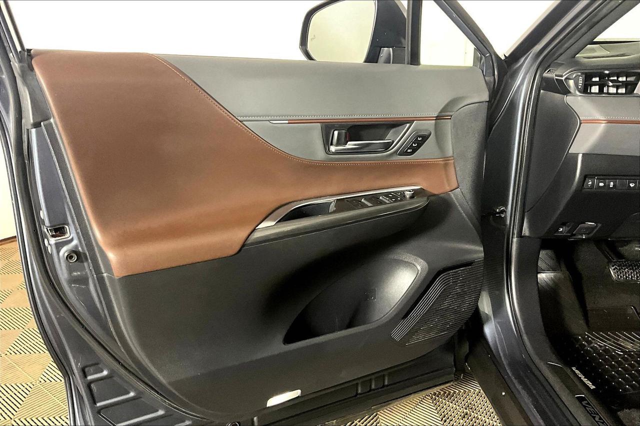 2021 Toyota Venza XLE AWD Photo