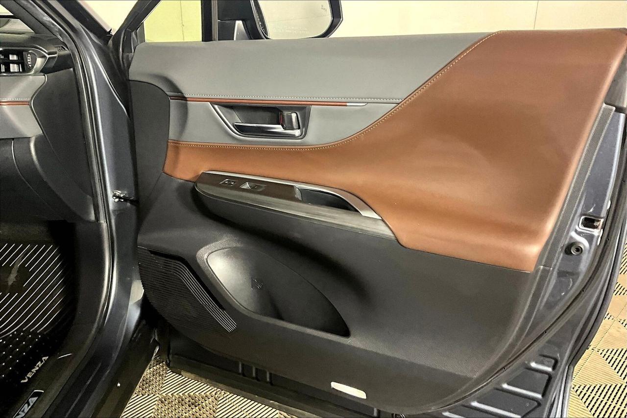 2021 Toyota Venza XLE AWD Photo