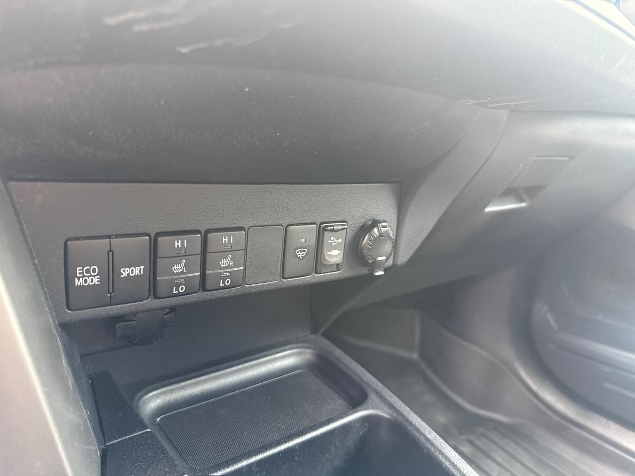 2017 Toyota RAV4 LE 4dr All-wheel Drive Photo