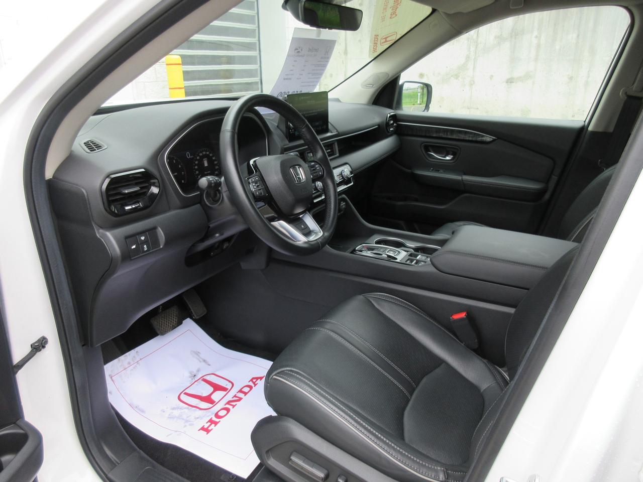2025 Honda Pilot Touring 4dr All-Wheel Drive Photo