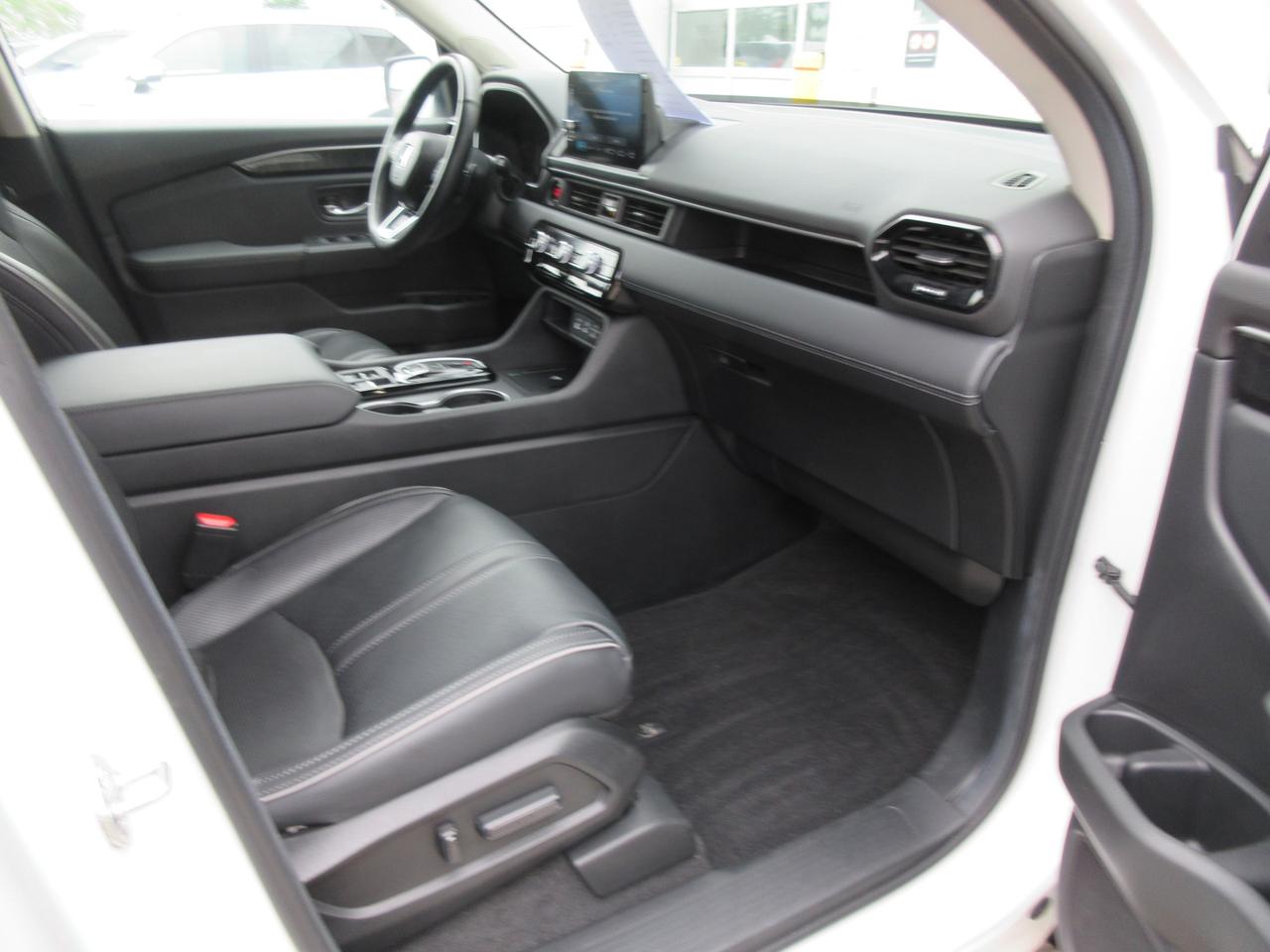 2025 Honda Pilot Touring 4dr All-Wheel Drive Photo