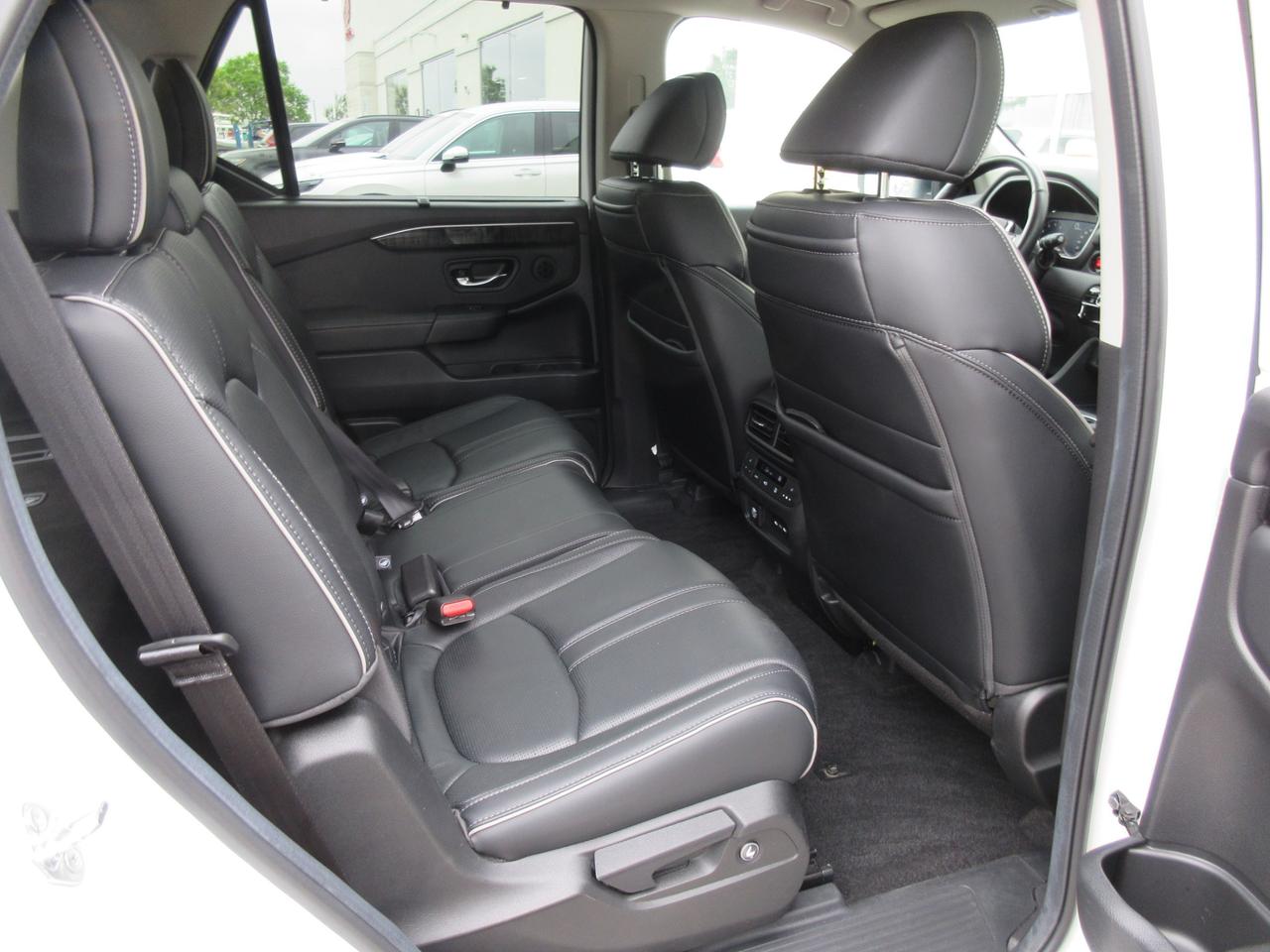2025 Honda Pilot Touring 4dr All-Wheel Drive Photo