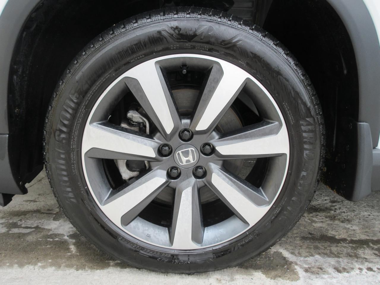 2025 Honda Pilot Touring 4dr All-Wheel Drive Photo
