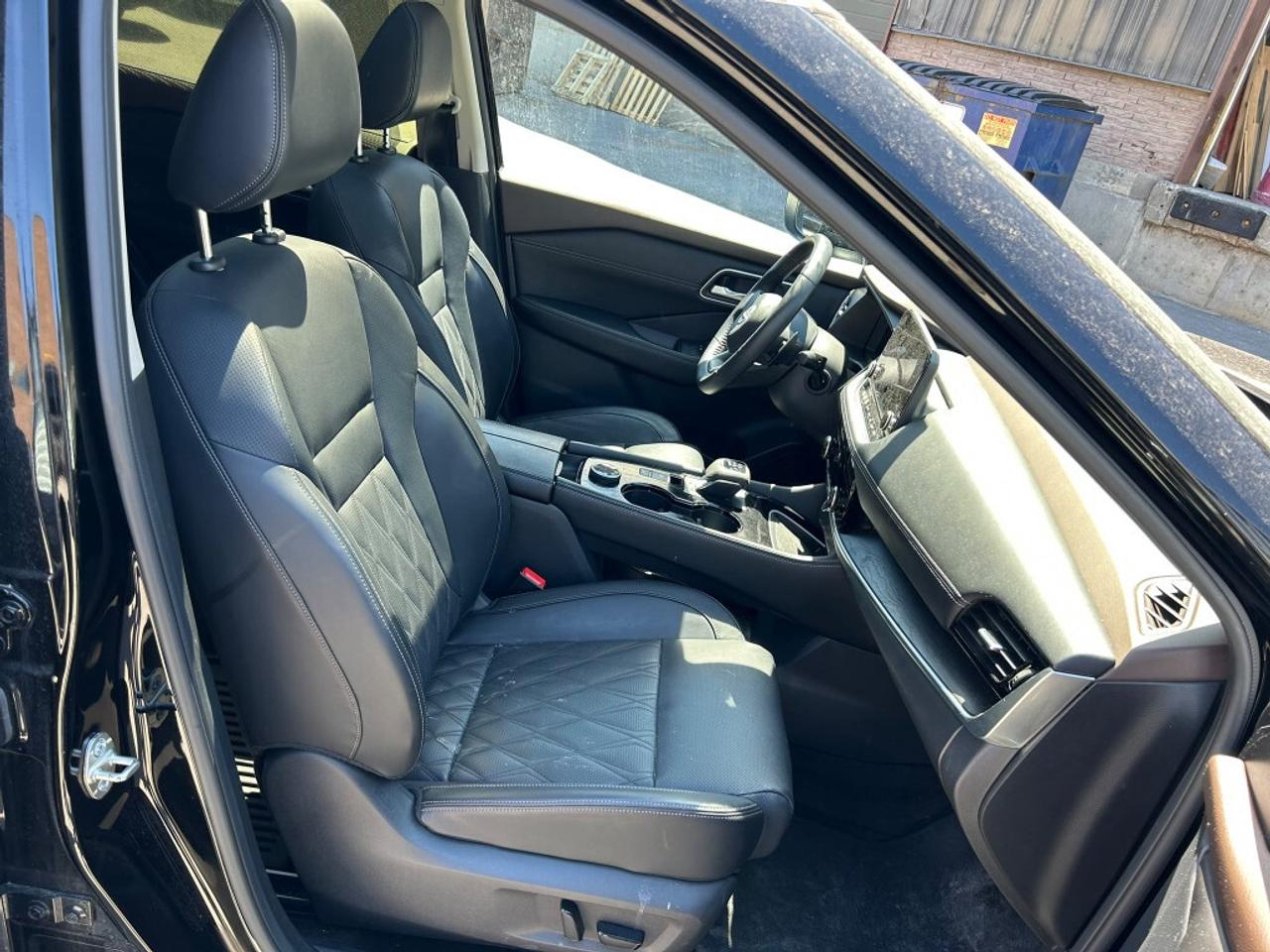 2023 Nissan Rogue Platinum Edition AWD   Low KMs   ProPILOT Assist Photo