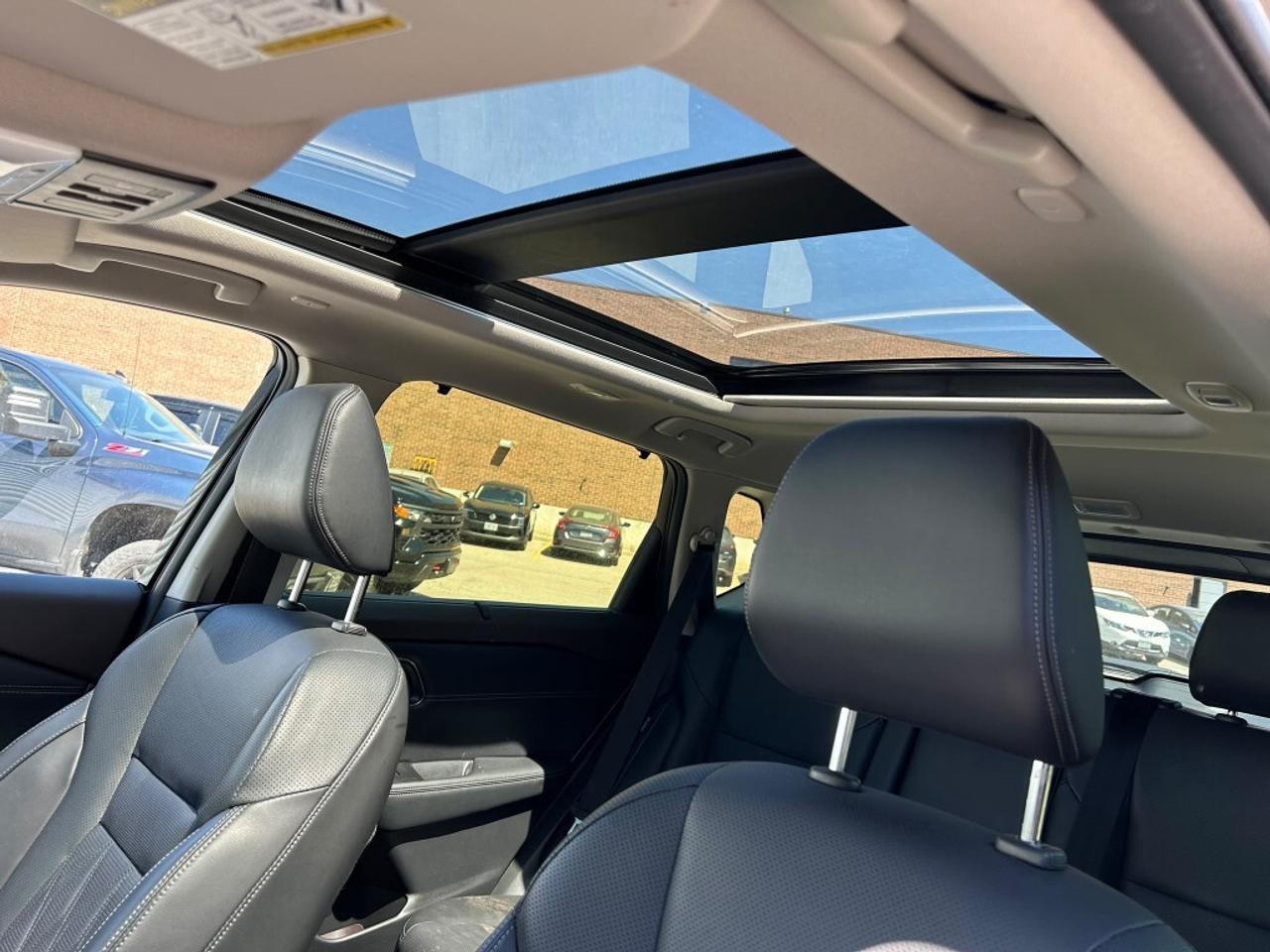 2023 Nissan Rogue Platinum Edition AWD   Low KMs   ProPILOT Assist Photo