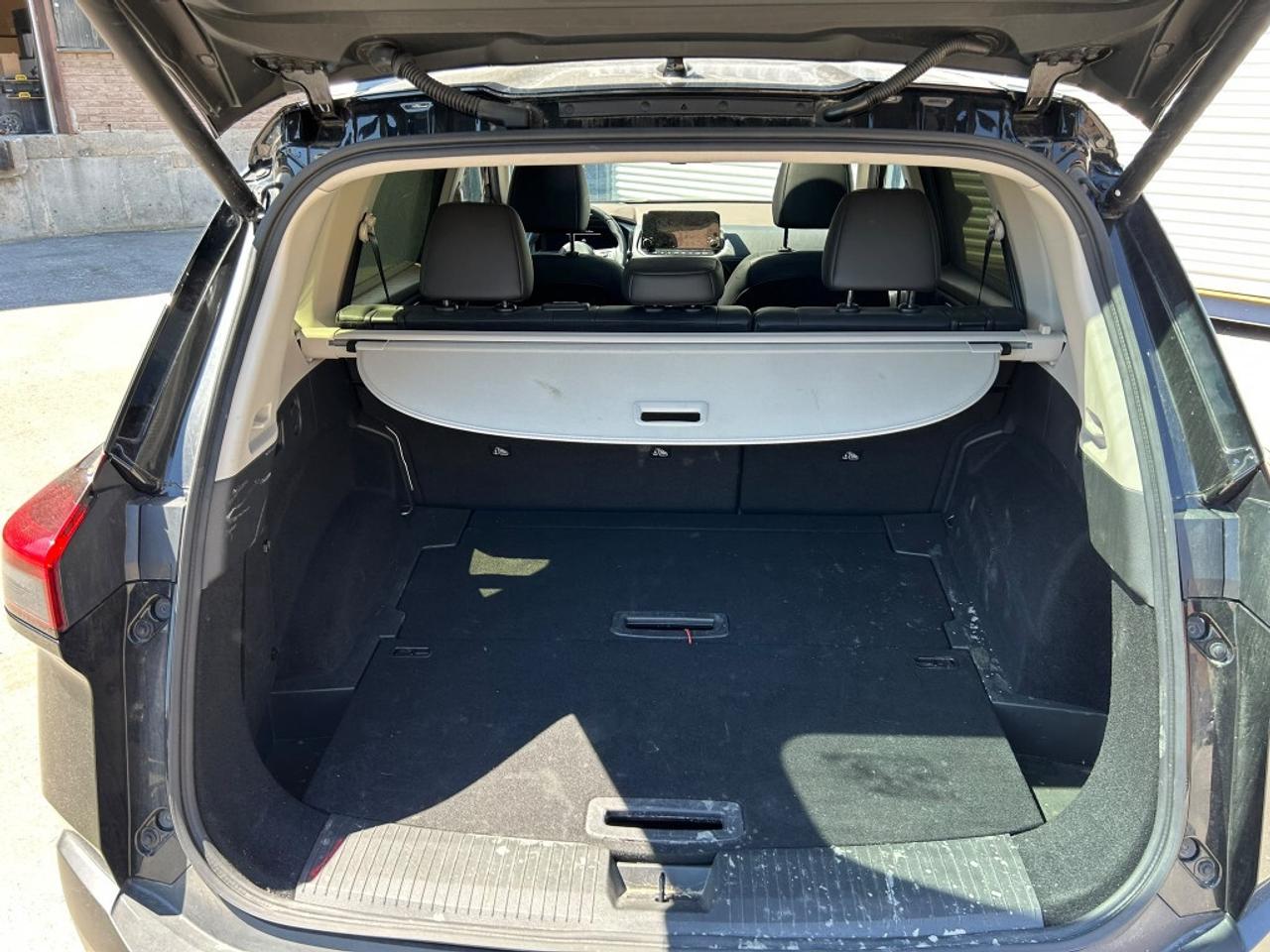 2023 Nissan Rogue Platinum Edition AWD   Low KMs   ProPILOT Assist Photo