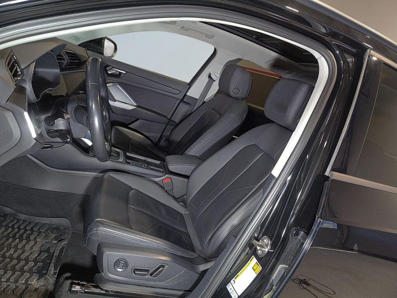 2022 Audi Q3 Komfort / quattro/Sunroof/NAVI/Carplay/Clean Carfa Photo