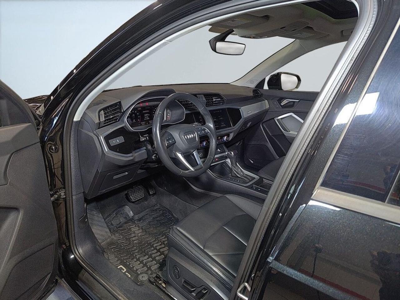 2022 Audi Q3 Komfort / quattro/Sunroof/NAVI/Carplay/Clean Carfa Photo