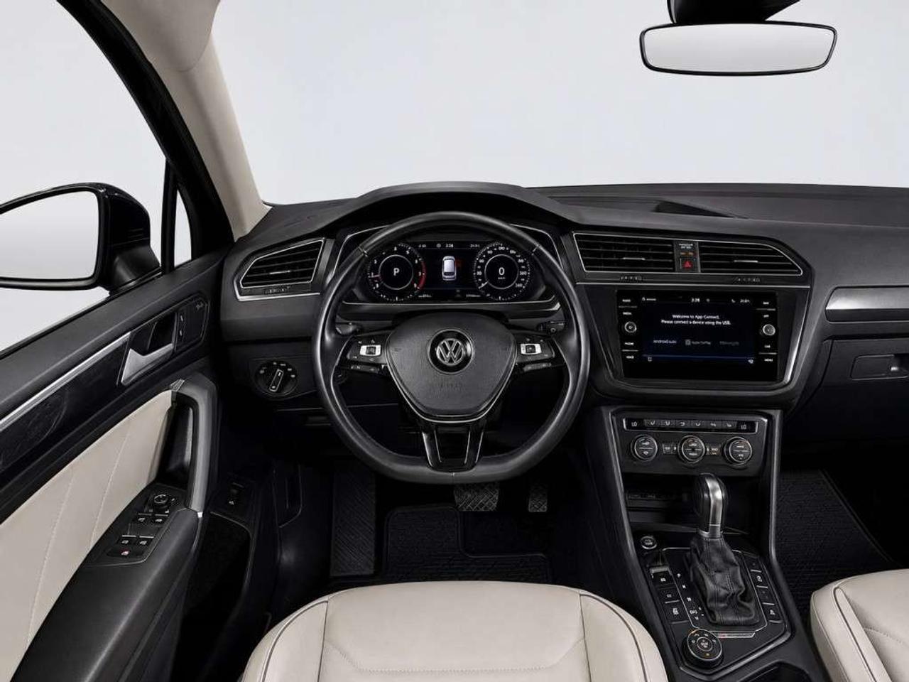 2018 Volkswagen Tiguan Highline 4MOTION/Remote Start/Leather/NAVI/Sunroof/No accidents/ Photo