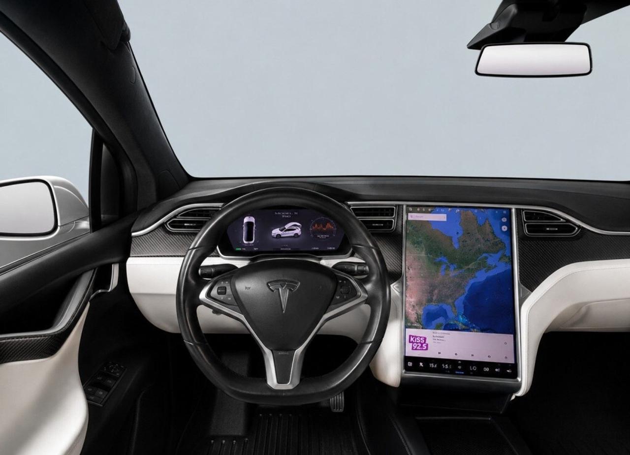 2017 Tesla Model X 75D   White Leather  Pano Roof   NAVI   Clean Titl Photo